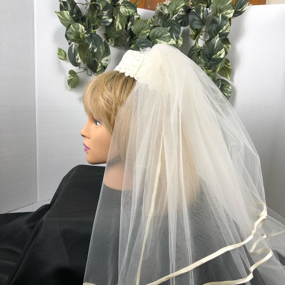 Vintage Bridal Headpiece with Veil - Picture 5 of 7